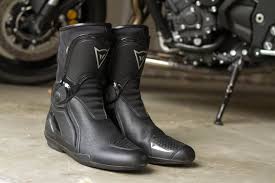 Seguridad y estilo: lo que debes saber sobre las botas de moto para hombre  – Aldamóvil Blog